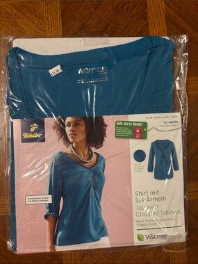 Woman Teal 3/4 Sleeve Top
